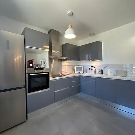 Prázdninový dům Chez Fernand Ac Terrace Garden Petanque Court & Private Free Parking *