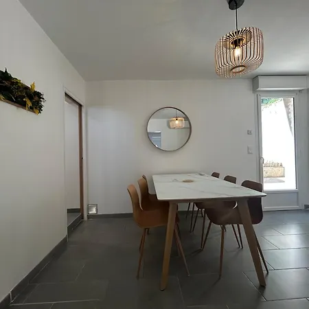 Prázdninový dům Chez Fernand Ac Terrace Garden Petanque Court & Private Free Parking *