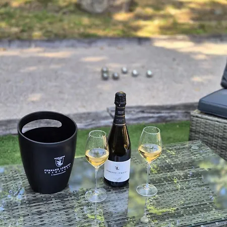 Chez Fernand Ac Terrace Garden Petanque Court & Private Free Parking Nyaraló *